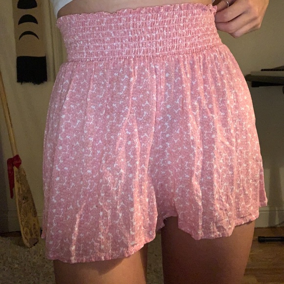 pink floral flow shorts - Picture 3 of 6